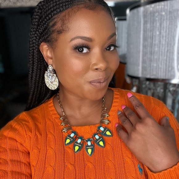 3 for $32 “Vogue in Vintage ”Trendsetter Earrings - Picture 4 of 4